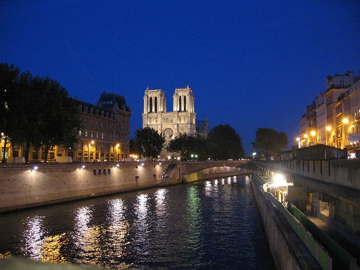 31 Notre Dame at night.jpg